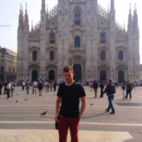 Eduardo in piazza Duomo a Milano